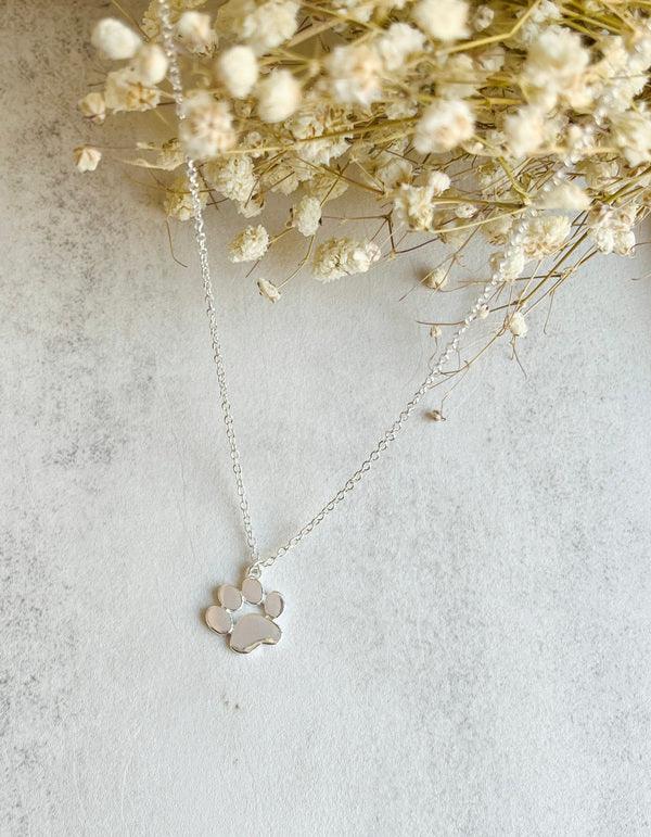 Collar de Patas Elegante de Plata – Acero Inoxidable