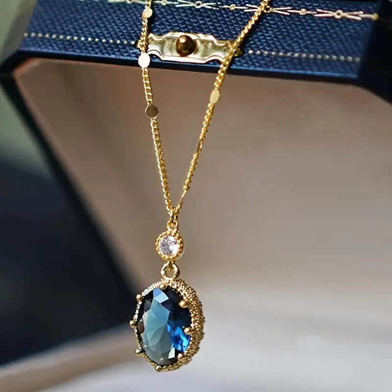 Collar de Zafiro Ovalado en Oro
