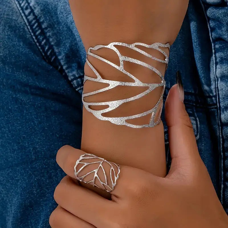 Brazalete de Cuff Vintage Elegante con Motivo de Hoja