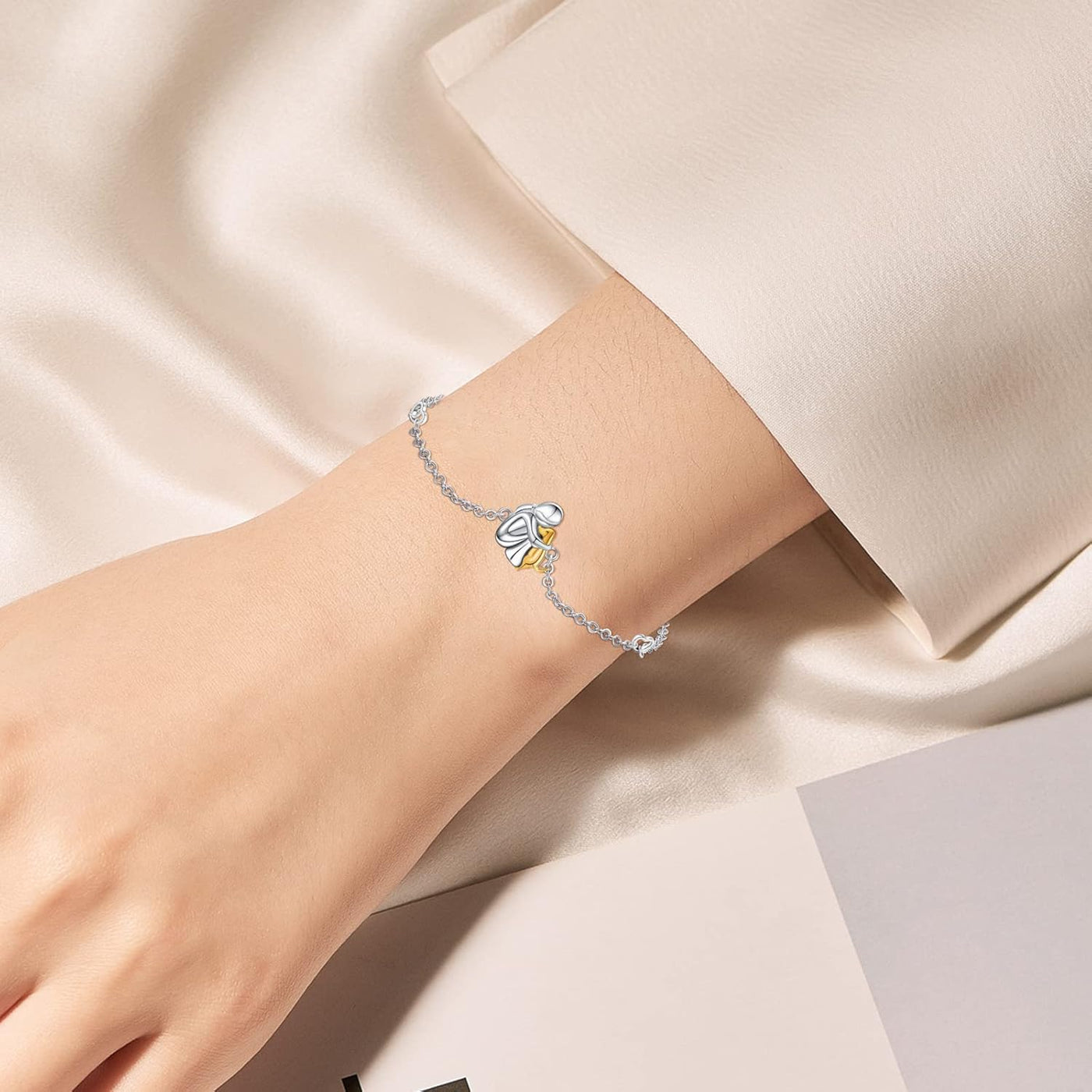 Pulsera Ajustable de Suerte – Simple y Encantadora