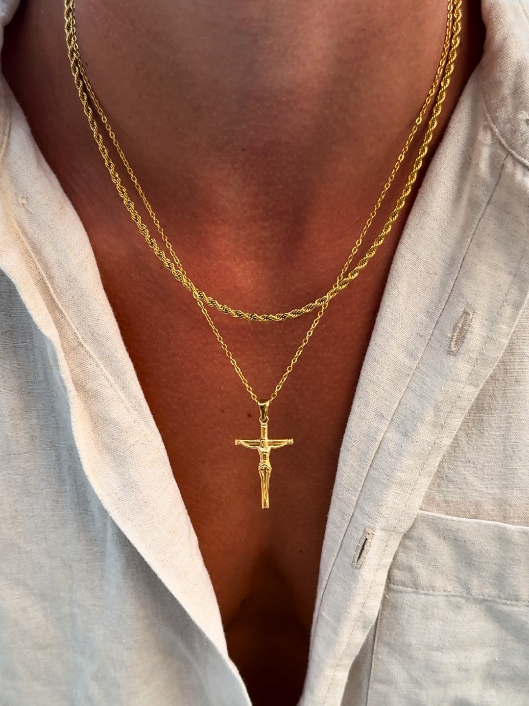 CADENA DE CRUCIFIJO | Oro de 18K