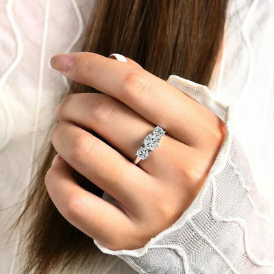 Anillo Clare Triple de Piedra | Oro blanco