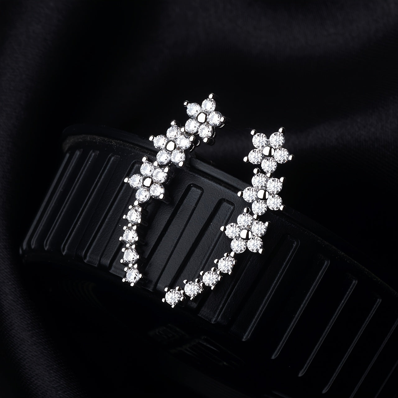 Pendientes de lujo con flores y rhinestones