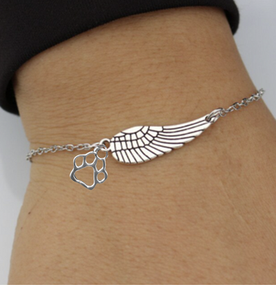 Pulsera Conmemorativa de Plata con Ala de Ángel y Huella de Patas | Hecha a Mano