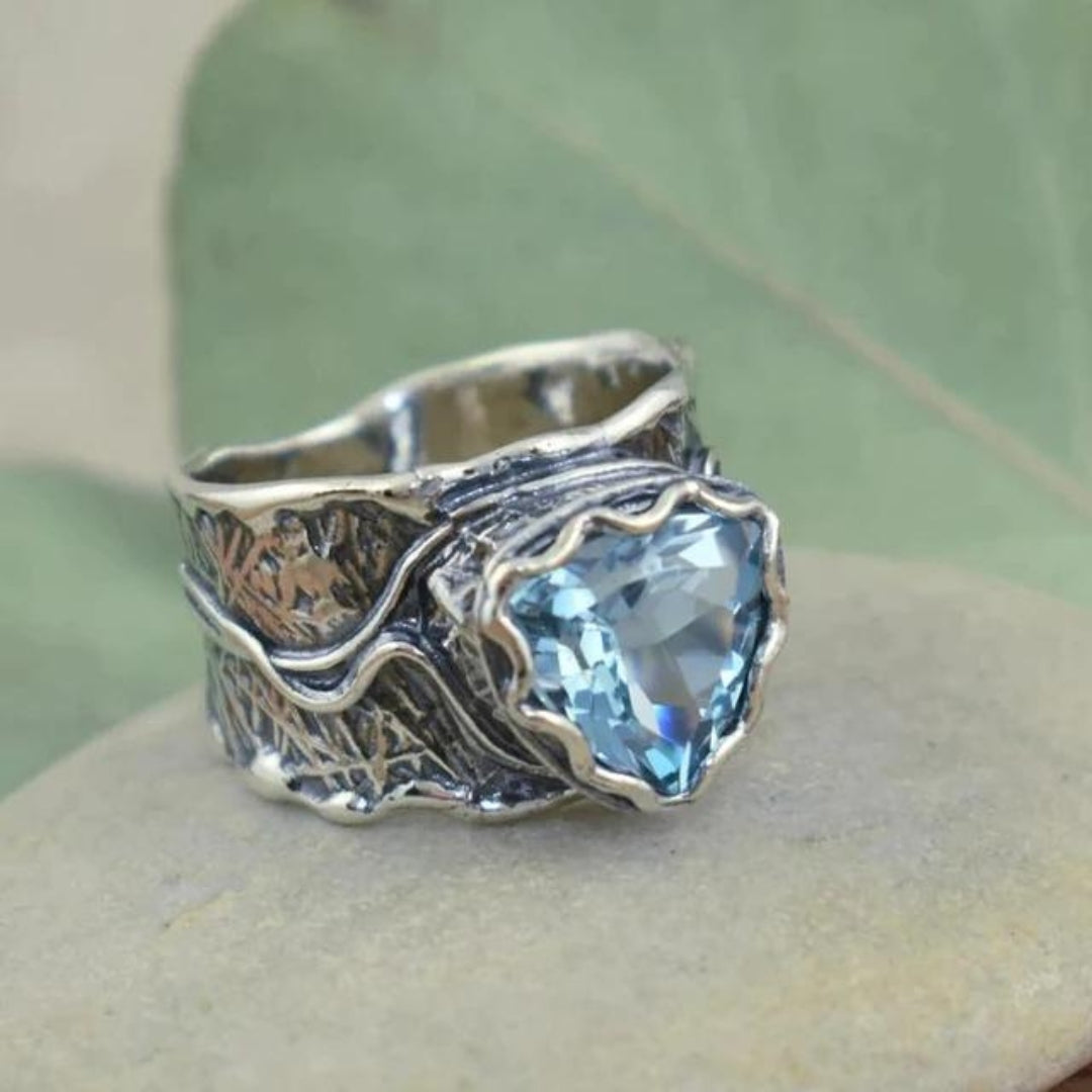 Anillo de tallado de zafiro de lujo