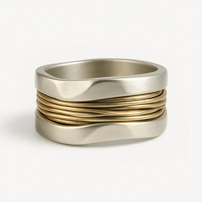 Anillo de Hilos Plateados y Dorados