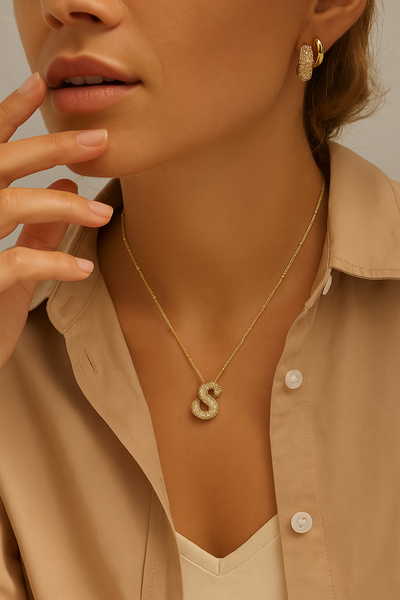 Collar con letra burbuja inicial | Oro