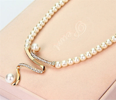 Conjunto de Collar + Pendientes de Perlas Naturales