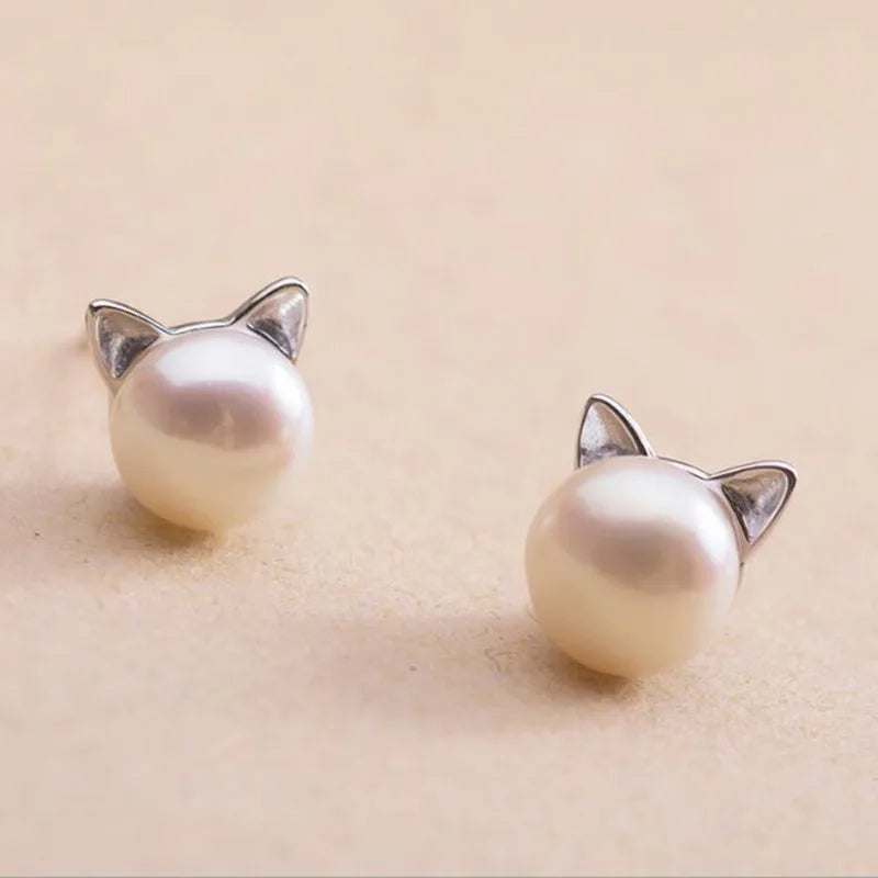 Pendientes de perla en forma de gato de plata esterlina
