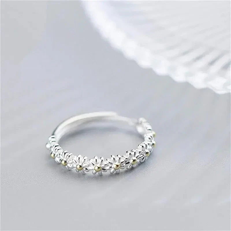 Anillo de Margarita de Esmalte Pintado a Mano y Plata Ajustable