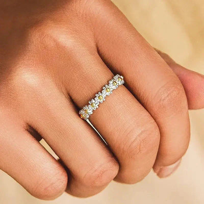 Anillo de Margarita de Esmalte Pintado a Mano y Plata Ajustable