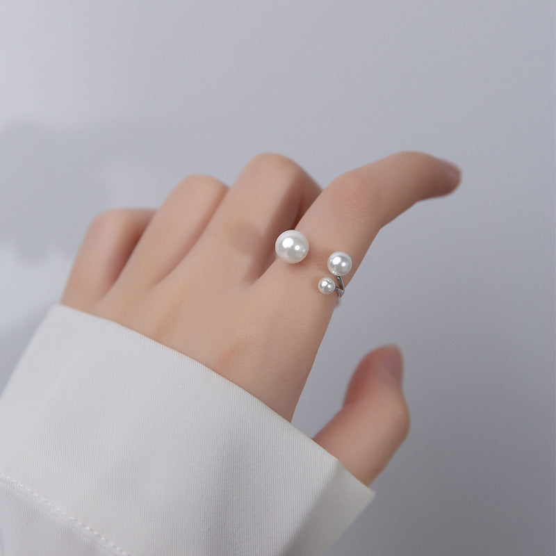 Anillo ajustable de perlas de agua dulce triples