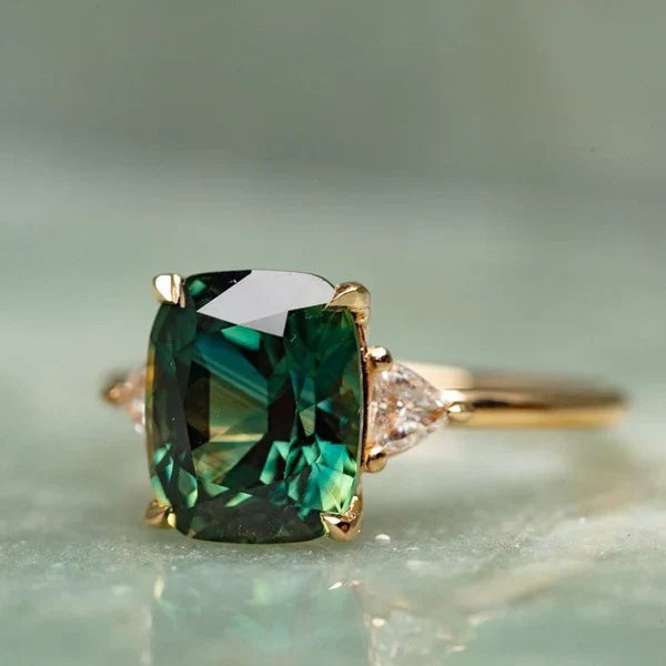Anillo de Oro con Piedra Verde Inspirado en el Vintage