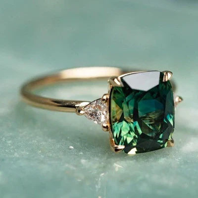 Anillo de Oro con Piedra Verde Inspirado en el Vintage