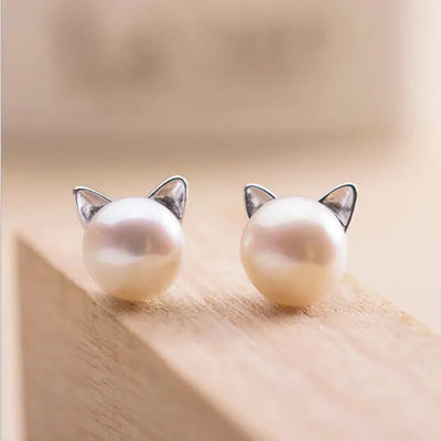 Pendientes de perla en forma de gato de plata esterlina