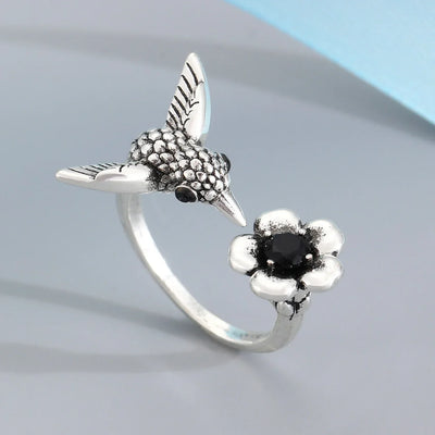 Anillo de Colibrí y Flor – Anillo Abierto Ajustable para Mujeres