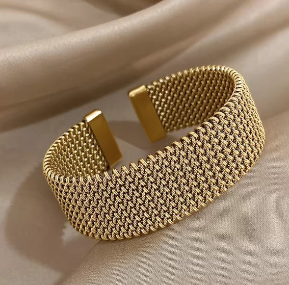 Pulsera de Malla Trenzada Elegante con Diseño Abierto
