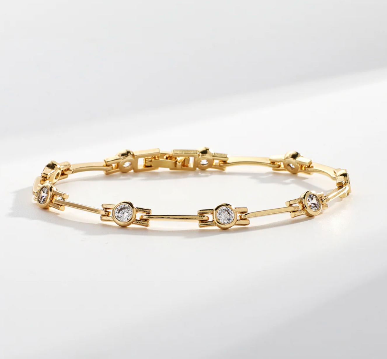Pulsera de Oro Sofisticada con Zirconias Brillantes