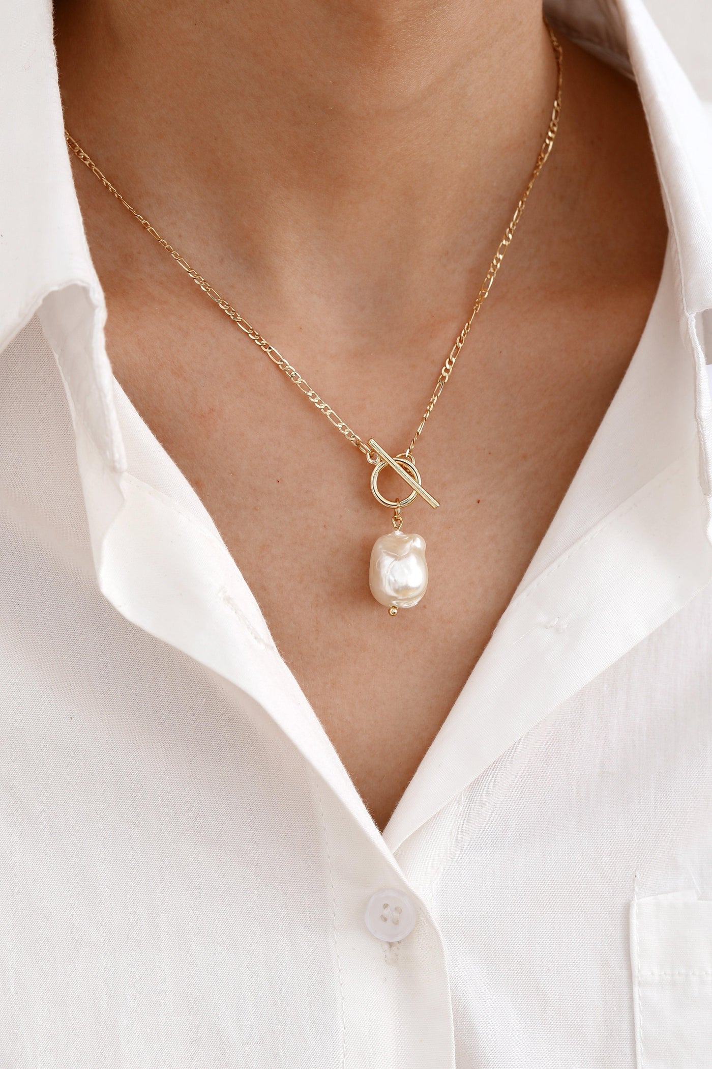 Collar Elegante de Perlas Doradas