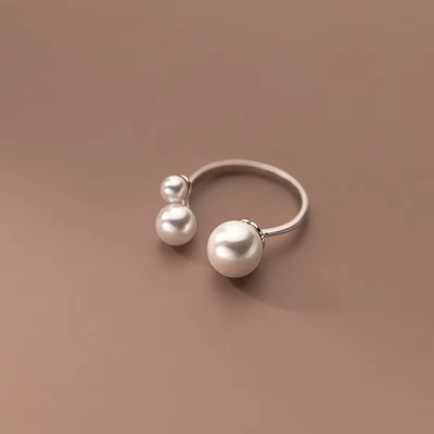 Anillo ajustable de perlas de agua dulce triples