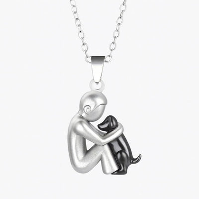 Collar con Colgante de Abrazo