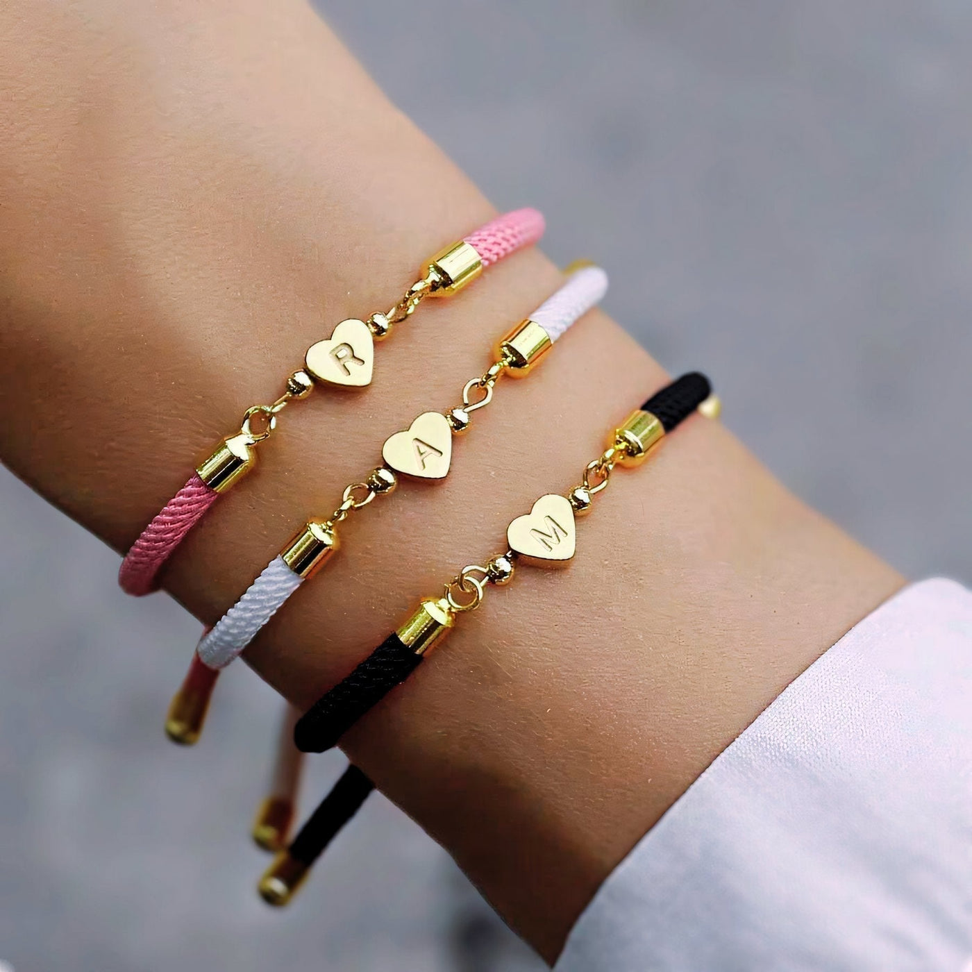Pulseras Ajustables con Inicial de Corazón