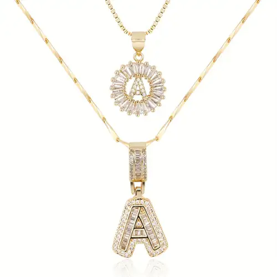 Collar con inicial de moissanita | Oro