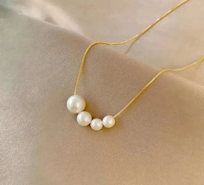 Collar Elegante de Oro con Perlas de Agua Dulce