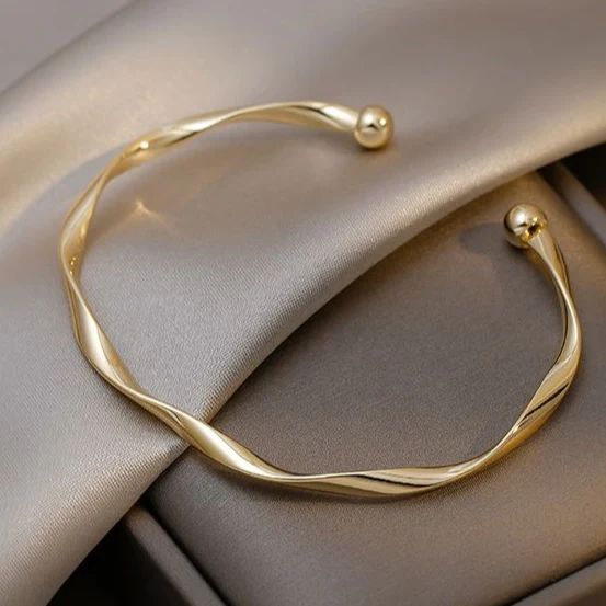 Brazalete Dorado Elegante