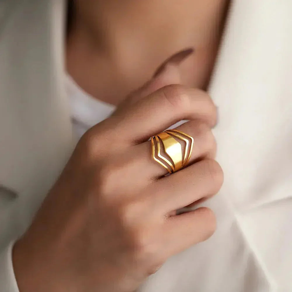 Anillo de Declaración Elegante en Oro