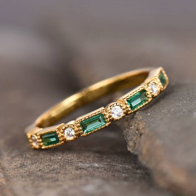 Anillo de Oro con Circonita Incrustada Verde - Alex