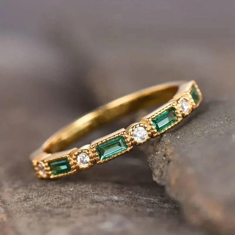 Anillo de Oro con Zirconia Verde Vintage