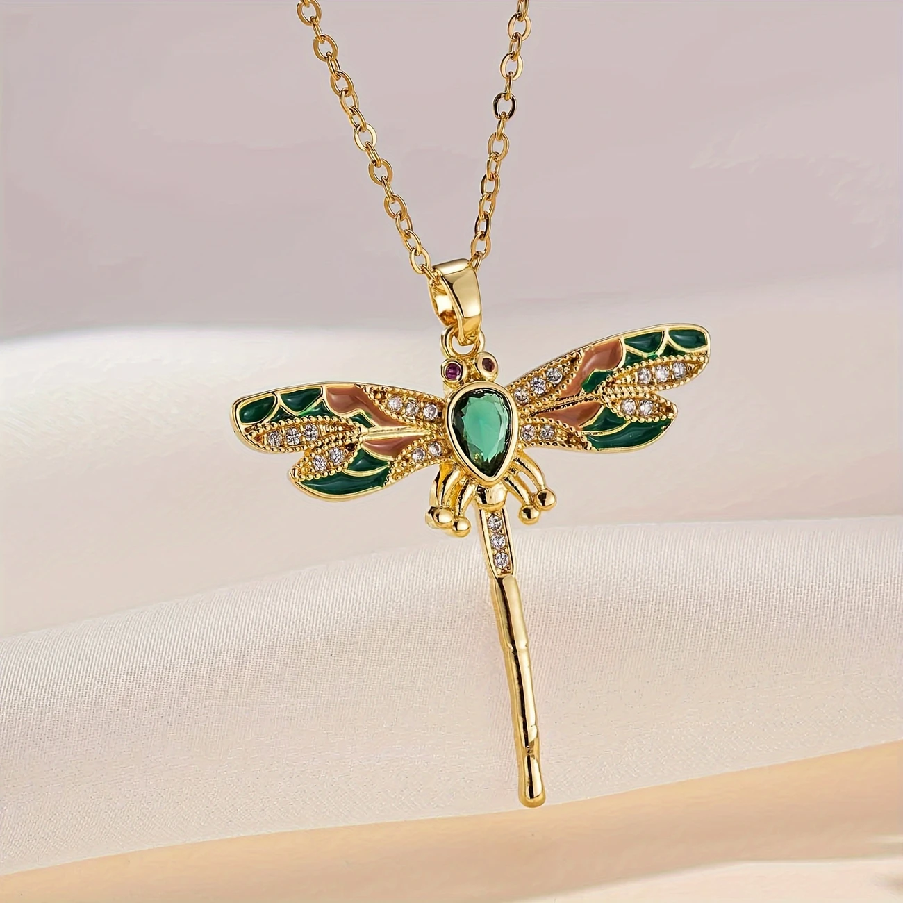 Collar de Libélula Verde Radiante