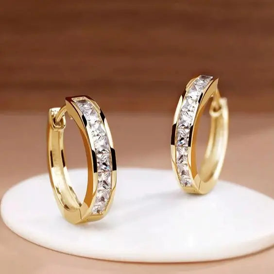 Pendientes de aro de oro y cristal elegantes