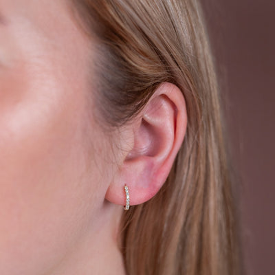 Pendientes Huggie de Moissanita | Oro
