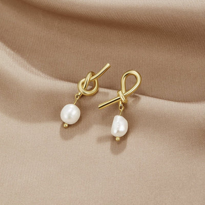 Pendientes de perlas de agua dulce y oro
