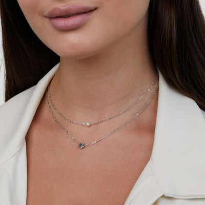 Cadena de plata con estrellas y perlas