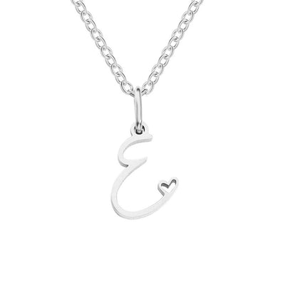 Collar con corazón de letras plateadas