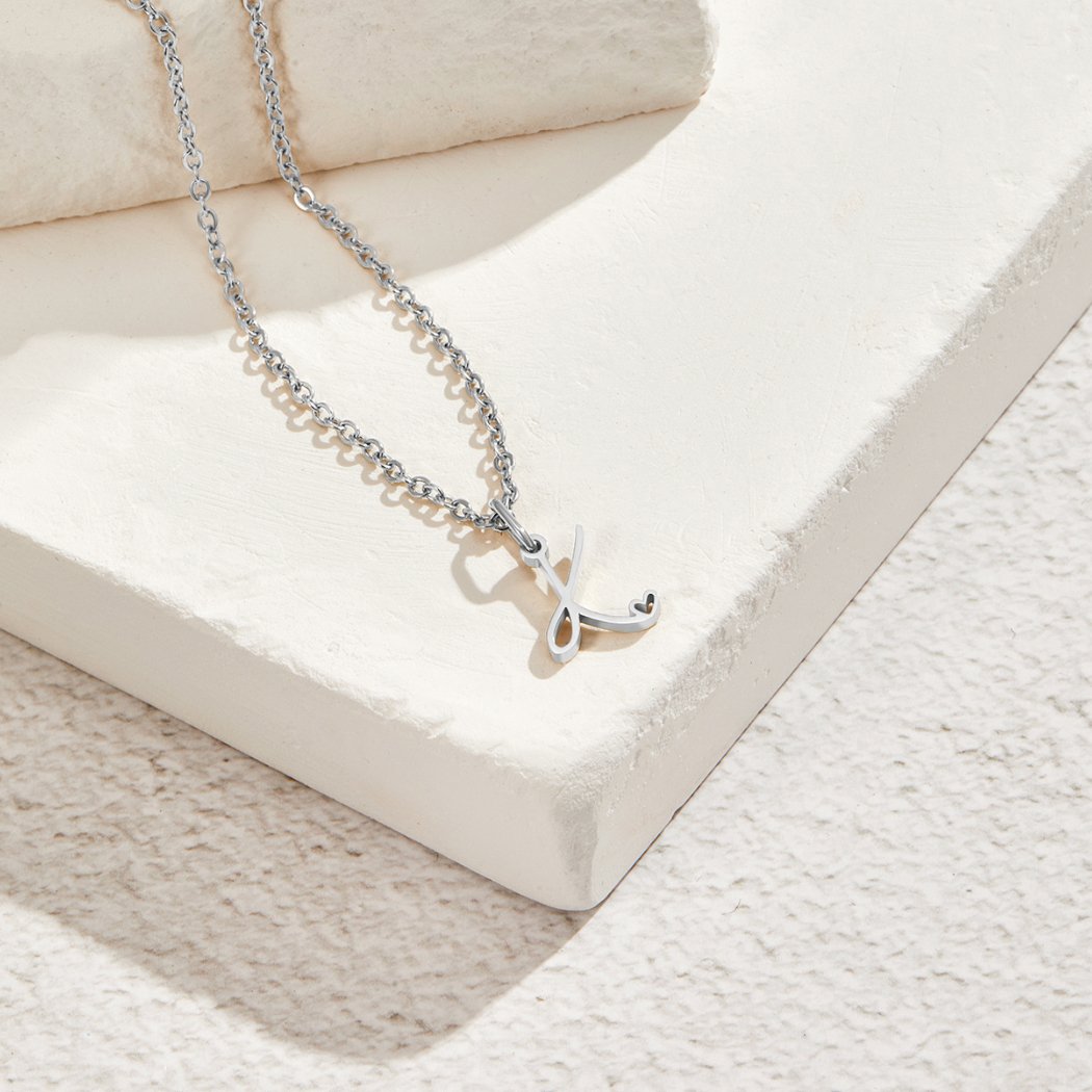 Collar de Corazón con Letra de Plata