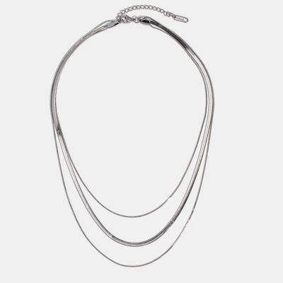 Collar de cadena plateada de múltiples capas