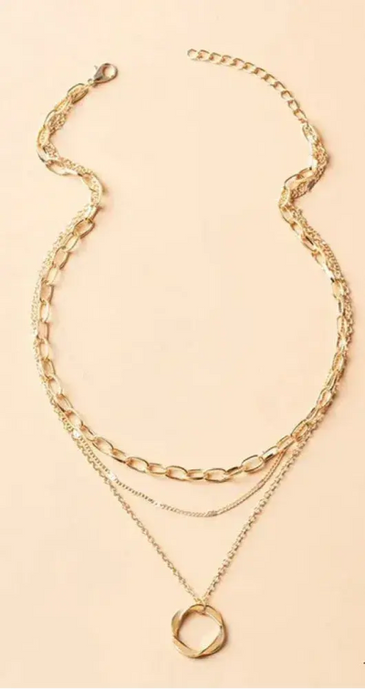 Collar de Oro Clásico con Diseño de Colgante